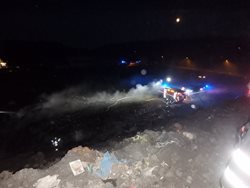 Požár odpadu na skládce likvidovalo sedm jednotek hasičů