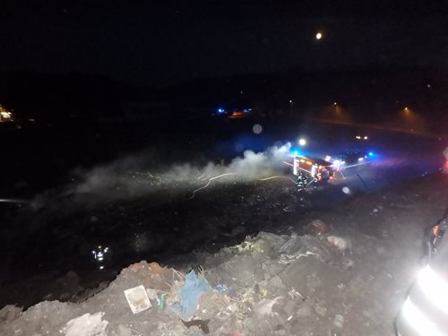 Požár odpadu na skládce likvidovalo sedm jednotek hasičů