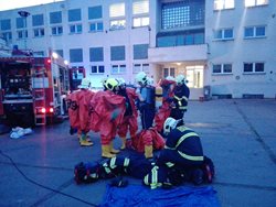 V laboratoři v pražských Běchovicích došlo k úniku kyanidu draselného, na místě zasahovaly tři jednotky hasičů