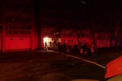 Škodu za 100 tisíc korun způsobil požár kuchyně v Kopřivnici, hasiči a policisté z domu vyvedli více než tři desítky obyvatel