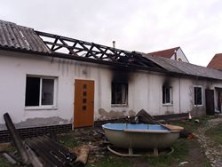 Požár přístavku rodinného domu způsobil škodu za 700 tisíc korun