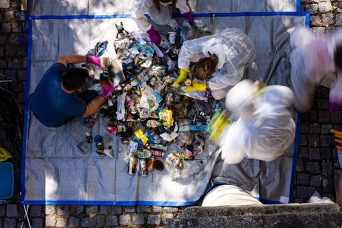 Dobrovolníci v Praze sesbírali stovky kilogramů odpadu a ukázali hodnotu zálohování