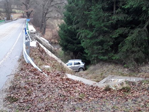 U Želiva havarovala řidička s osobním vozidlem, skončila v péči zdravotníků