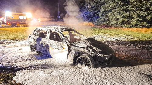 Tragická nehoda: Auto sjelo ze silnice a shořelo