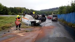 Dopravní nehoda dodávky v Ludvíkovicích, okres Děčín