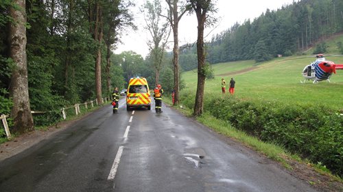 Spolujezdkyně nepřežila nehodu motocyklu.