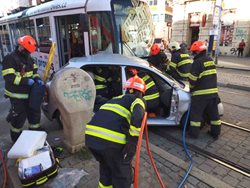 Zasahovali jsme u nehody tramvaje a osobního vozu