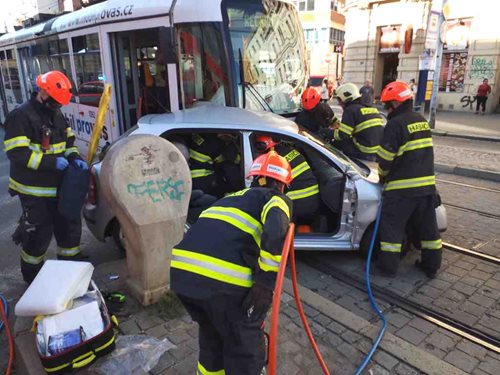 Zasahovali jsme u nehody tramvaje a osobního vozu