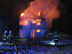 Večerní požáry zaměstnaly moravskoslezské hasiče, zásahy komplikoval velký mráz