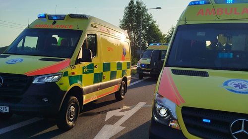 Motocyklista po střetu s osobním vozidlem zemřel i přes okamžitou resuscitaci