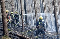 U Bublavy hořel les, hasiči vyhlásili III. stupeň požárního poplachu