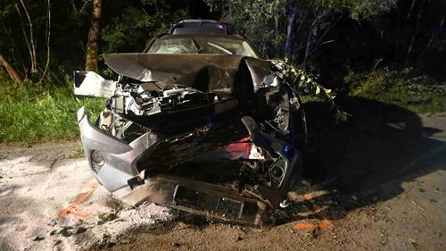 Šestnáctiletý usedl za volant. V autě vezl dalších pět lidí, jeden se těžce zranil