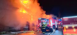 Při požáru v Čejetičkách na Mladoboleslavsku byl vyhlášen zvláštní stupeň poplachu