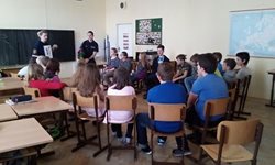 Základní školu ve Zbraslavicích navštívili profesionální hasiči s programem pro děti, který byl zaměřen na prevenci požární ochrany a ochranu člověka za mimořádných událostí.