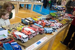 Na výstavě modelů “Papír Show Ostrava” byla představena i technika hasičů /FOTOGALERIE