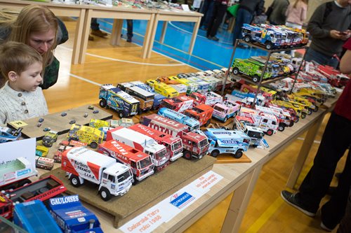Na výstavě modelů “Papír Show Ostrava” byla představena i technika hasičů /FOTOGALERIE