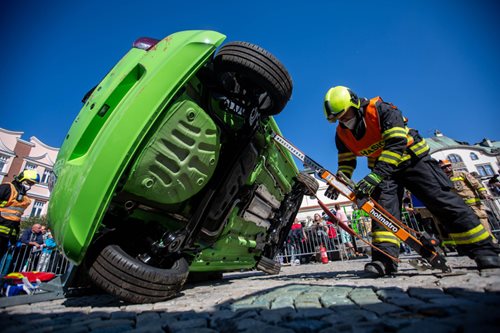 V regionální soutěži ve vyprošťování u dopravních nehod uspěli hasiči ze Svitav a Trutnova