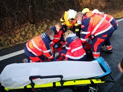 Tři osoby zraněny při dopravní nehodě nedaleko Vizovic