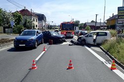 Po střetu dvou osobních automobilů v ostravské části Poruba bylo zraněno pět lidí, z toho dvě děti