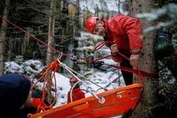 Výcvik záchrany osob v zimním skalním terénu