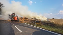 Požár nákladního auta s balíky slámy na Kyjovsku