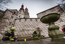 Taktické cvičení hasičů na zámku v Náchodě