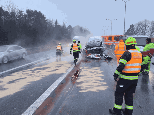 Tragédie na dálnici po nehodě dodávky vyhasly dva lidské životy