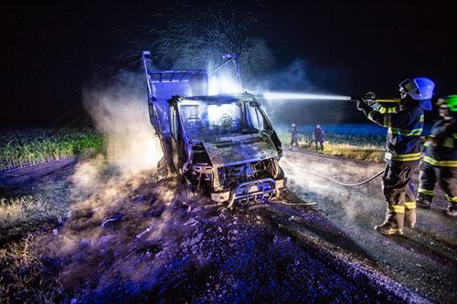 Nákladní automobil začal hořet za jízdy