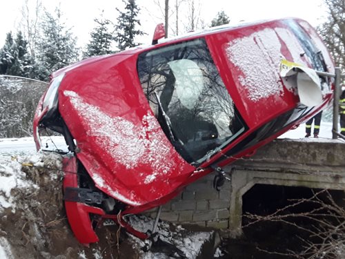 U Heraltic havaroval řidič s osobním vozidlem, z nehody vyvázl bez zranění