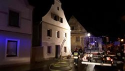 Čeští a polští hasiči společně likvidovali první den v roce požár v Javorníku
