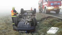 Mlhavé čtvrteční ráno bylo příčinou hned  několika dopravních nehod na Olomoucku