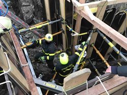 Profesionální hasiči z Ostravy trénovali zajišťování výkopů a studní