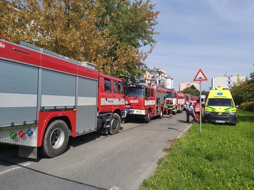 Pět jednotek zasahovalo u výbuchu a následném požáru v bytovém domě