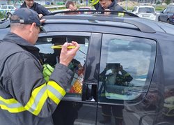 Zamčené auto bylo během chvilky otevřeno díky hasičům