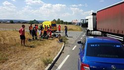 Střet motocyklisty s kamionem skončil tragicky