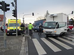 Hned u několika dopravních nehod museli být hasiči