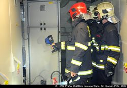 Požár elektroinstalace v administrativní budově v Praze zaměstnal čtyři jednotky