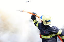 Požár střechy nádražní budovy v Teplicích