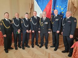 Příslušníci si převzali medaile Za věrnost I. stupně. Oceněný byl i hejtman