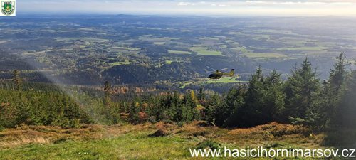 Záchrana paraglidistky z terénu pod Černou horou