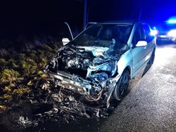 Požár auta zlikvidovaly dvě jednotky hasičů