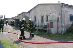 Požár v zemědělském objektu v Hradci Králové