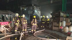 Požár v chrudimské hale likvidovaly čtyři jednotky hasičů