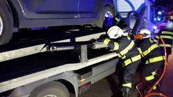 Muže z pod návěsu vyprostili hasiči