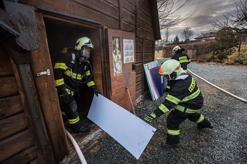 V Novém Městě nad Metují hořelo v dřevěném přístavku.Požár se obešel bez zranění. Škoda je odhadnuta na 300 tisíc korun. 