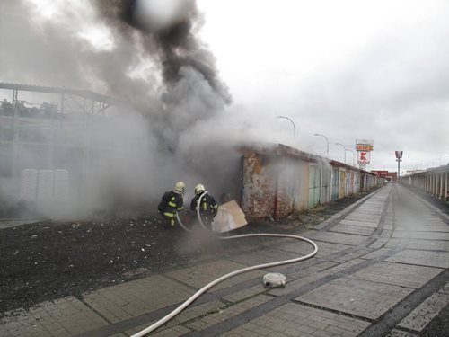 Požár auta v Plzni