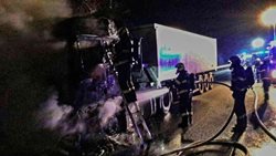 V pátek v podvečer požár kamionu zastavil provoz na D1