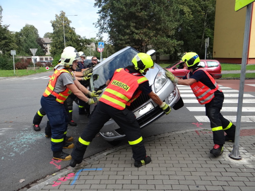 Nehoda tří osobních aut v ostravské Výstavní ulici
