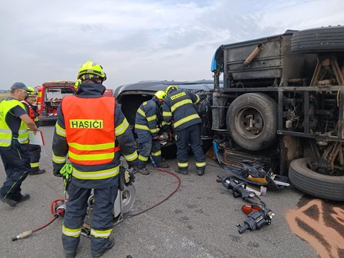Havárie autobusu: Hasiči cvičili záchranu osob