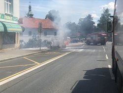 U požáru auta v Uhříněvsi zasahovaly dvě jednotky hasičů